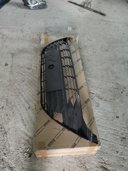 Grila bara fata Toyota yaris 3 2017/2018/2019/2020