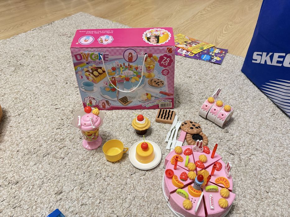 Игрушка торт и кухня  чемодан