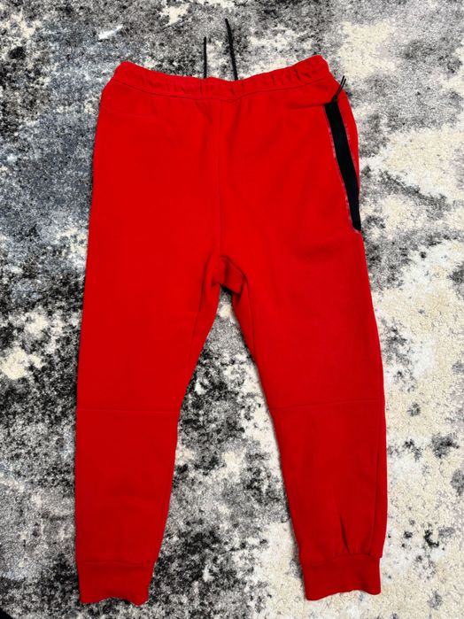 Pantaloni Nike Tech