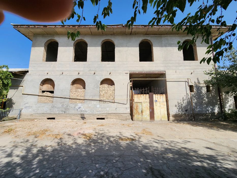 Hovli sotiladi juda yaxshi qurilgan