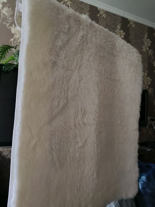 Ковер пушистый белый