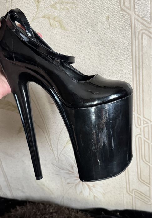 Продам стрипы четвёрки 38,5 - 39 р