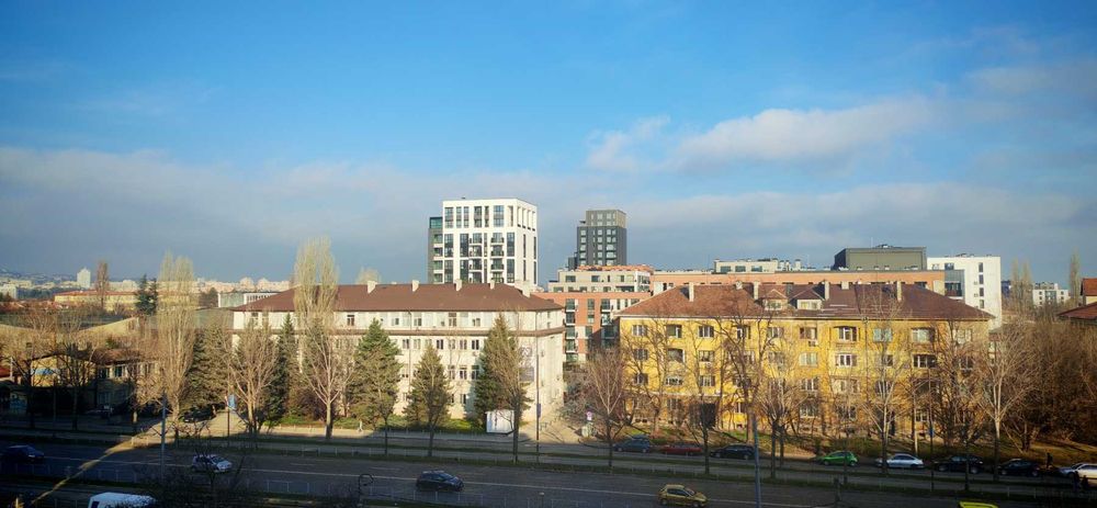 продаваме тристаен апартамент в кв. Красно село