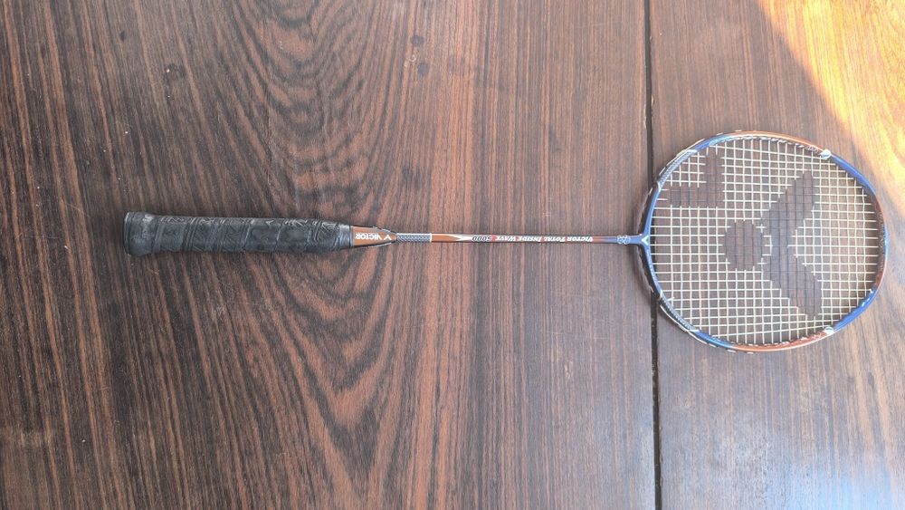 Victor Inside Wave 5000 ракета за бадминтон + оригинален калъф