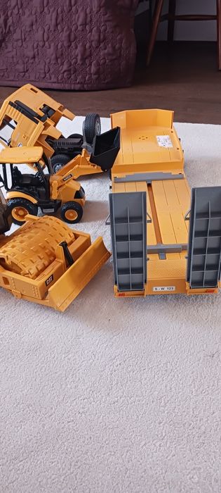 Камион, ремарке, валяк и багер Брудер Bruder