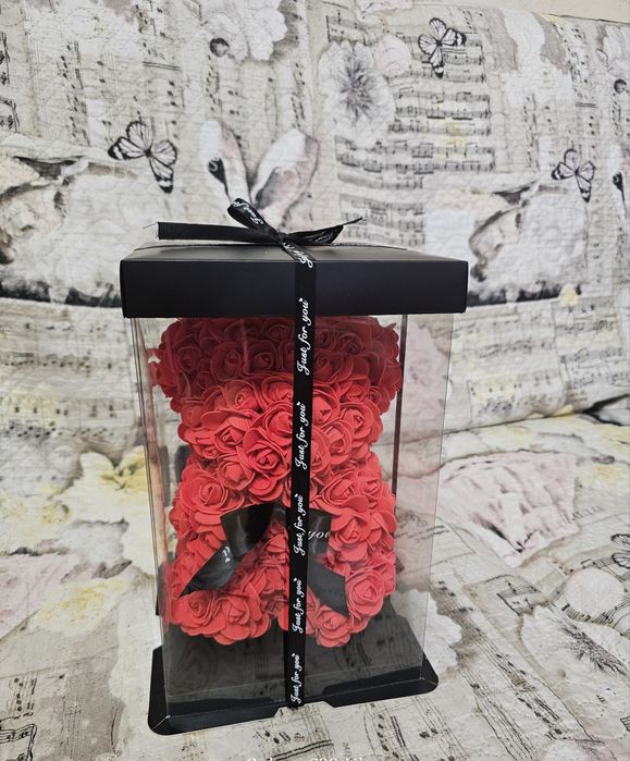 Светещо мече от рози в луксозна кутия – 25 см