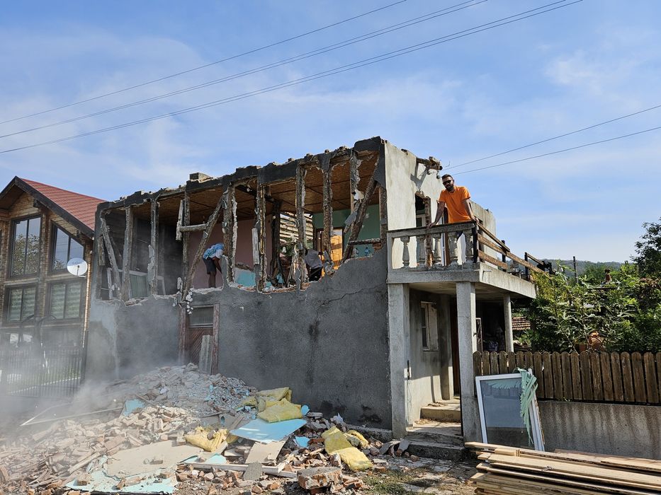 Фирма за ремонт на покриви хидроизолация отстраняване на течове