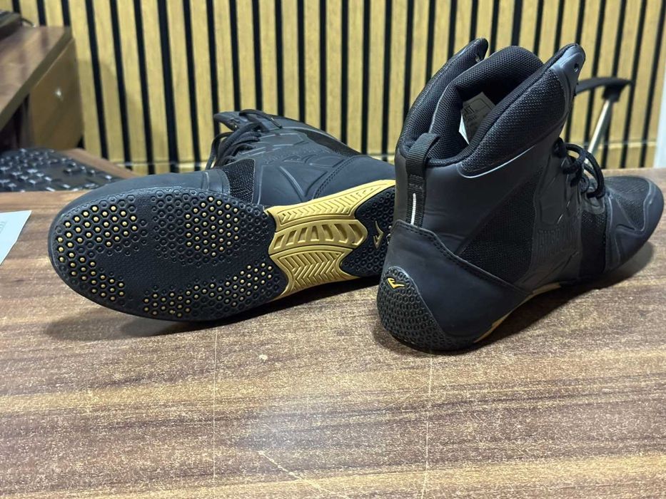 Боксов комплект ръкавици и обувки