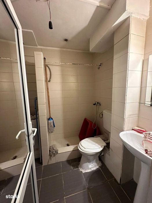 De vanzare apartament cu 2 camere și 2 bai, zona Hotel Roman, 55.000e