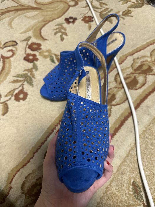 Продам женские босоножки