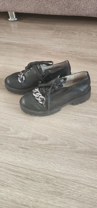 Продам лоферы (подрастковые)