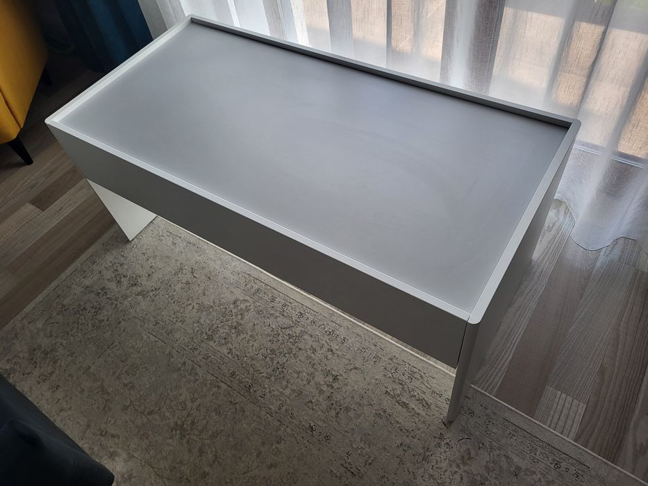 Masa de activitati cu depozitare alb/gri Dundra Ikea impecabila