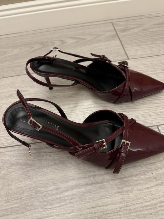 Туфли на низком каблуке