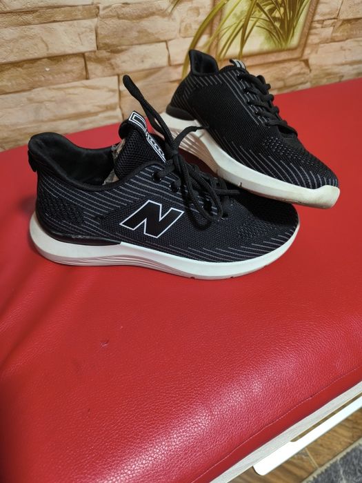 Кроссовки лёгкие 37 р .