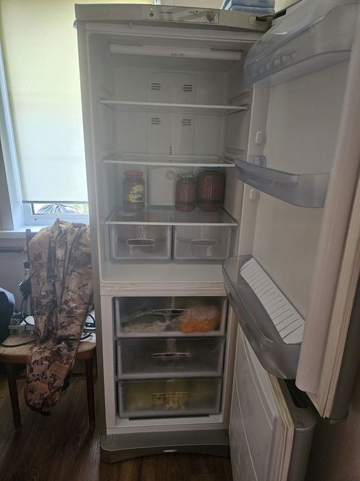 Продам холодильник