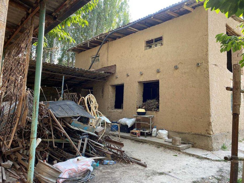 Продаётся двухэтажный дом/дача в Чирчике (ориентир Джалаир,СВТ «Куёш»)