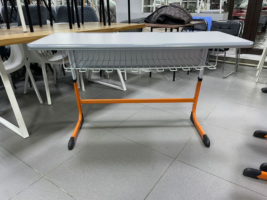 Двухместная детская парта со стульями