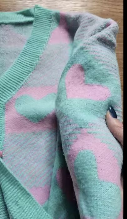 Жилетка в пастелни нюанси