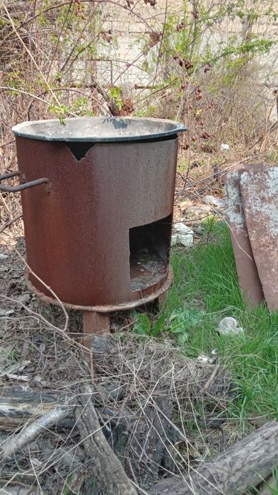 Качественный с толстым металлом очаг и казан