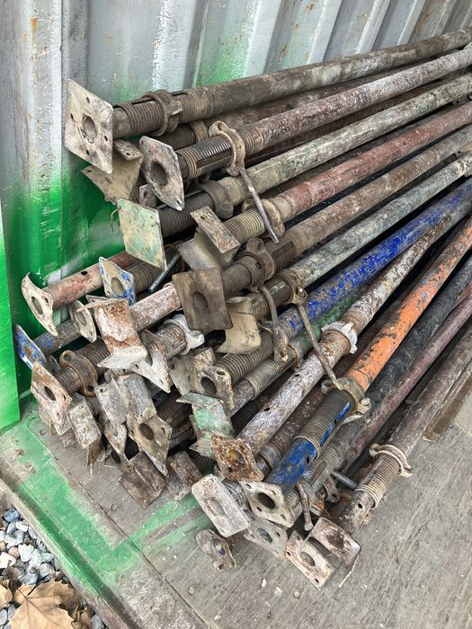 Струбцина строительный в хорошем состоянии