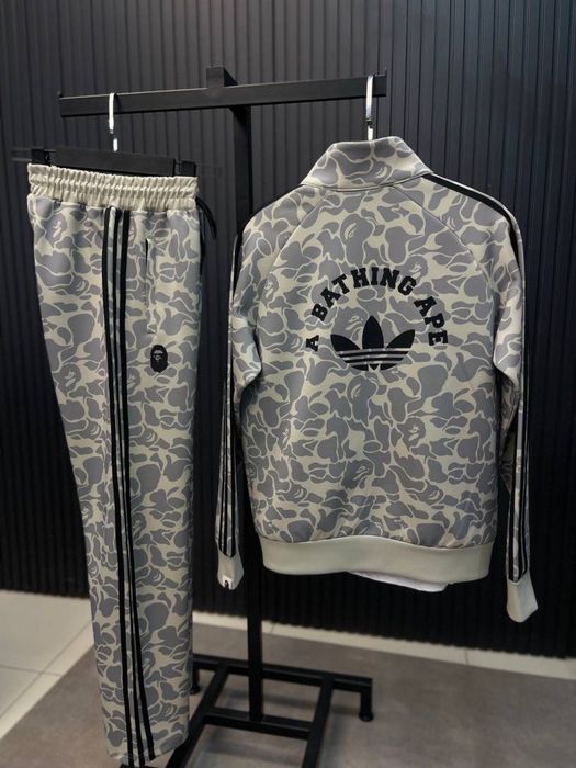 А bathing ape екипи