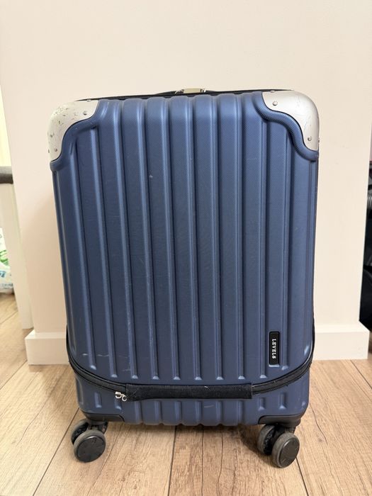 Продам чемодан 5,000