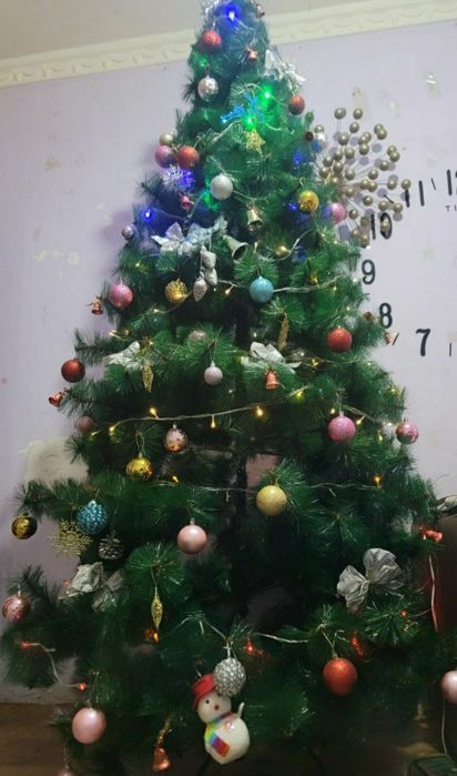 Цена низкая  до 4 января Ёлка 2.50м+со всеми украшениями и не только