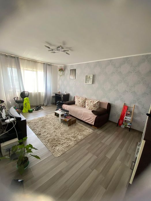 Vand apartament cu 2 camere