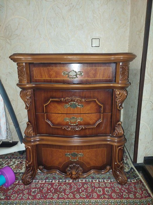 Срочно продаю китайскую мебель отличного качества б/у