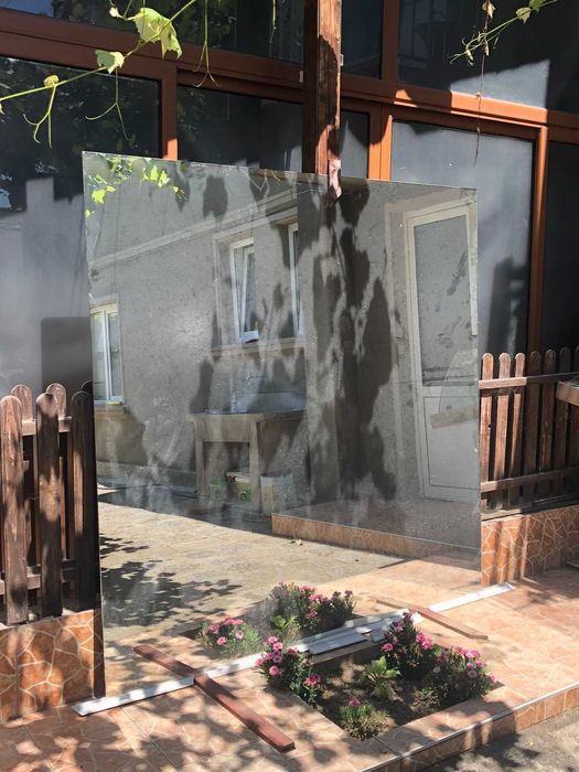 Продавам 2 броя огледала за фитнес зала