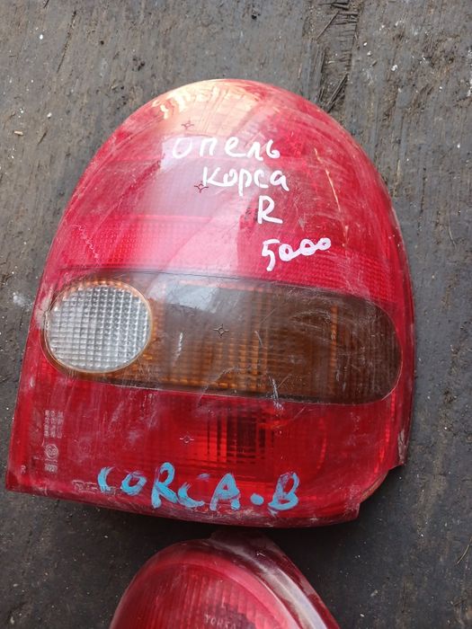 Фонарь Опель Корса с дефектом