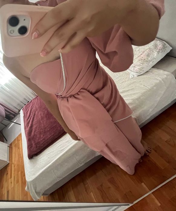 Vand rochie de seară