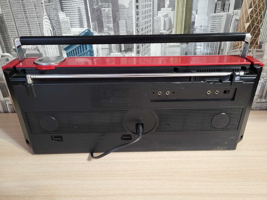 Магнитола  Hitachi  японец 100 вольт