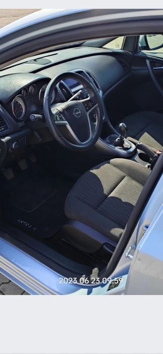 Dezmembrez opel astra j sedan/berlina