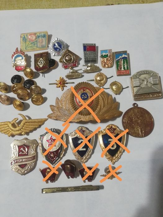 Продаются значки по 500т