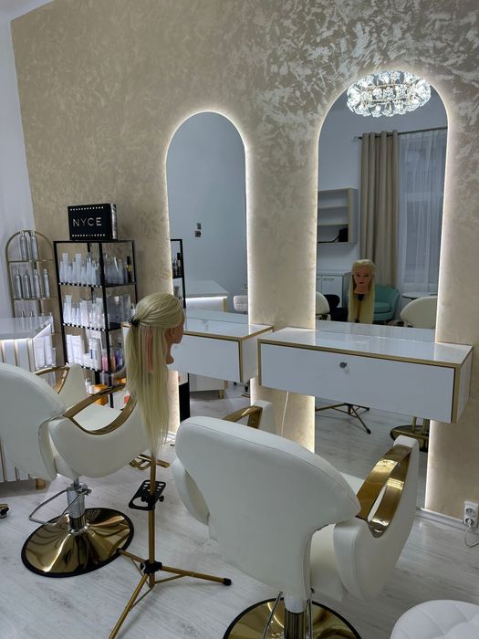 Se vinde ,salon de coafură !