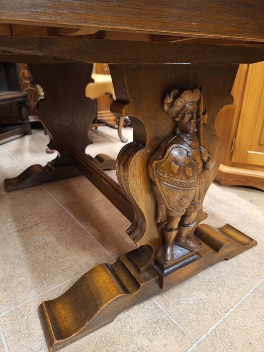 УНИКАТ! Маса за трапезария с богата дърворезба