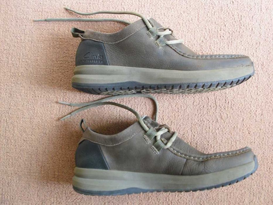 Водоустойчиви обувки Clarks.