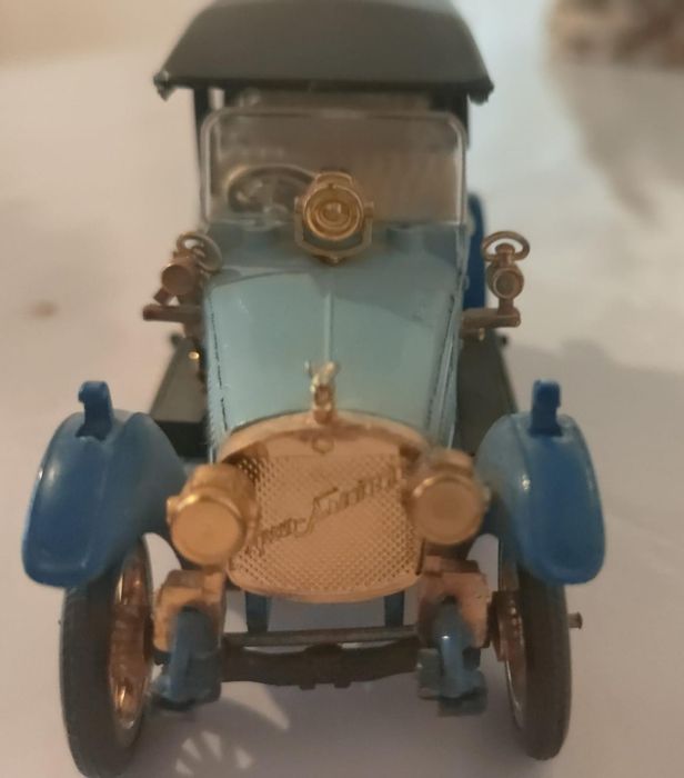 Продам машинку коллекционную