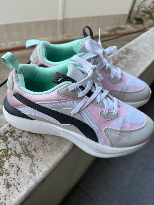 Маратонки бели с розово черни ленти