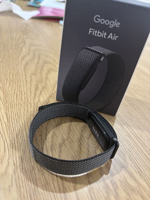 Fitbit air фитнес гривна google obsidian black