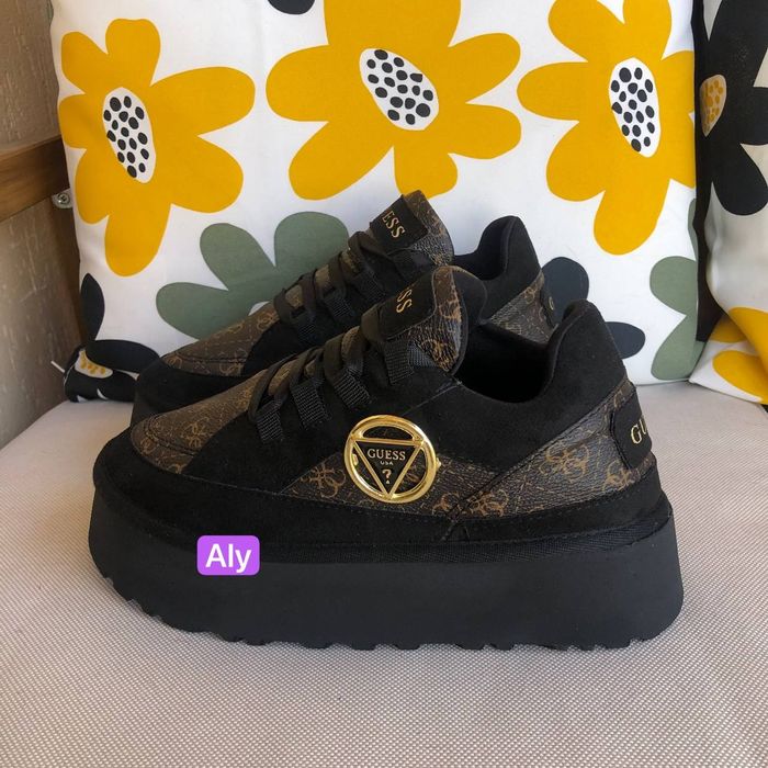 Ugg-uri diferite modele