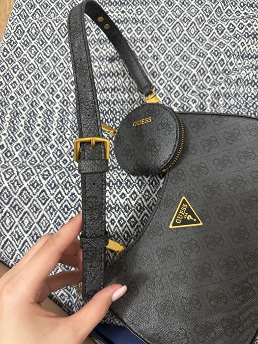 Сумка от бренда Guess с кошельком