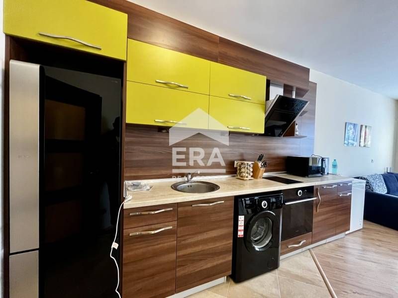 Двустаен, обзаведен, югоизточен апартамент за продажба, с морска панор