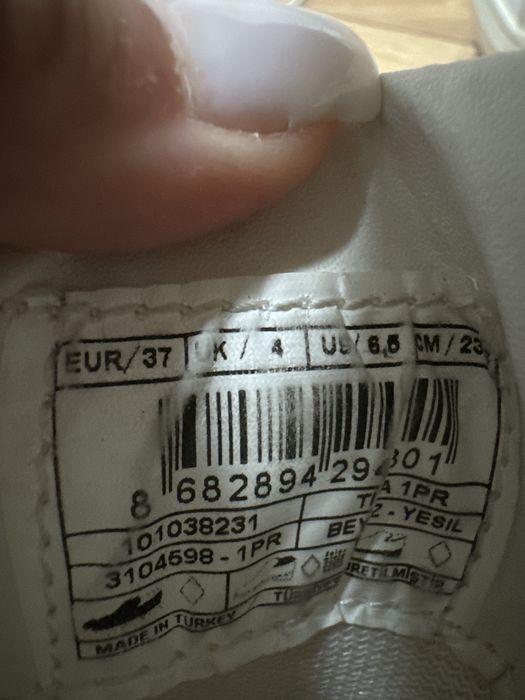 Продаю кроссовки 37-й размер