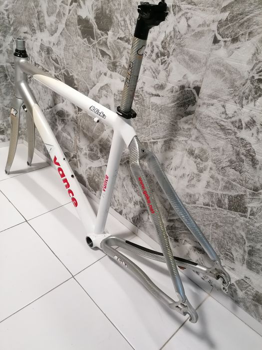 GOKA Avance шосейна рамка