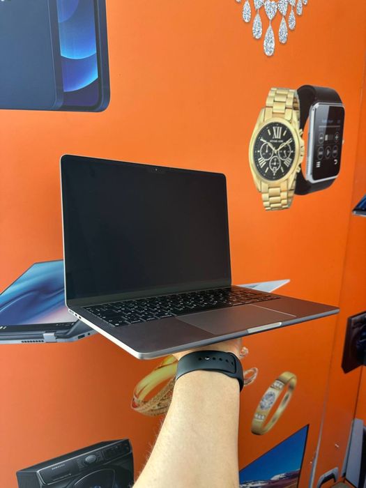 MacBook Air m2 ( 2022) Аккумулятор: 100%