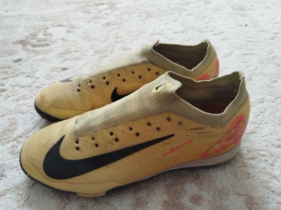 Продам сороконожки и бутсы