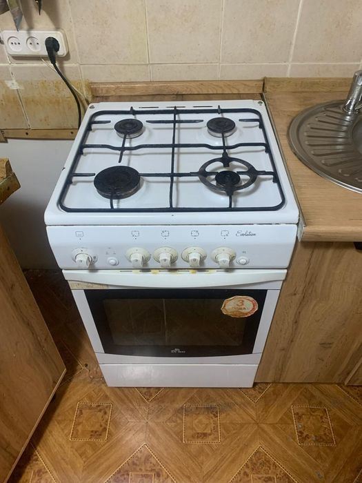 Продам газовую плиту