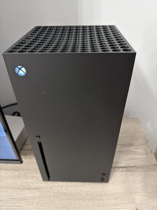 Xbox series X + 2 controllere